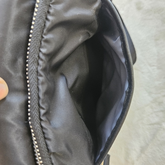 Levenger Adventure Black Utility Multi Pocket Crossbody Bag Messenger Travel - Picture 7 of 9